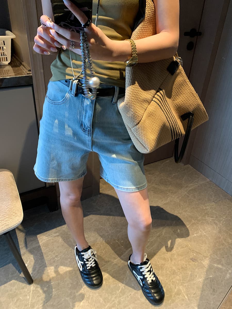 Moqie Naturally Long Legs Washed Light Blue Loose Slimming A-Line Wide-Leg Five-Quarter Denim Shorts MQ1235