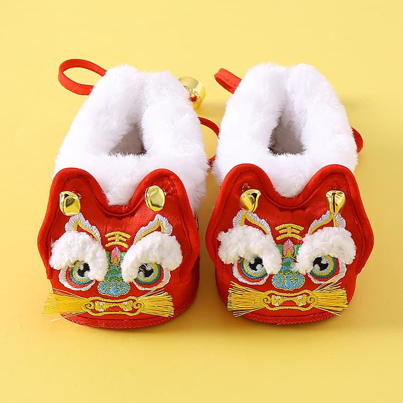 New soft-soled embroidered tiger head cotton shoes for boys and girls, preschool shoes, baby shoes for one-month, 100-day, and first birthday celebrations.