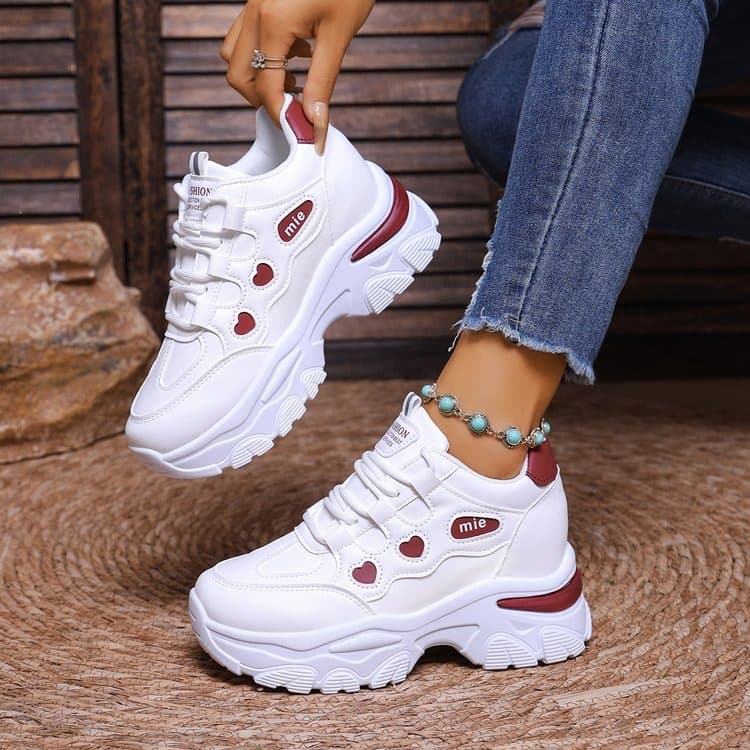 Cross-border large size breathable thick-soled casual sports shoes for women 2026 spring and summer new versatile round toe lace-up dad shoes