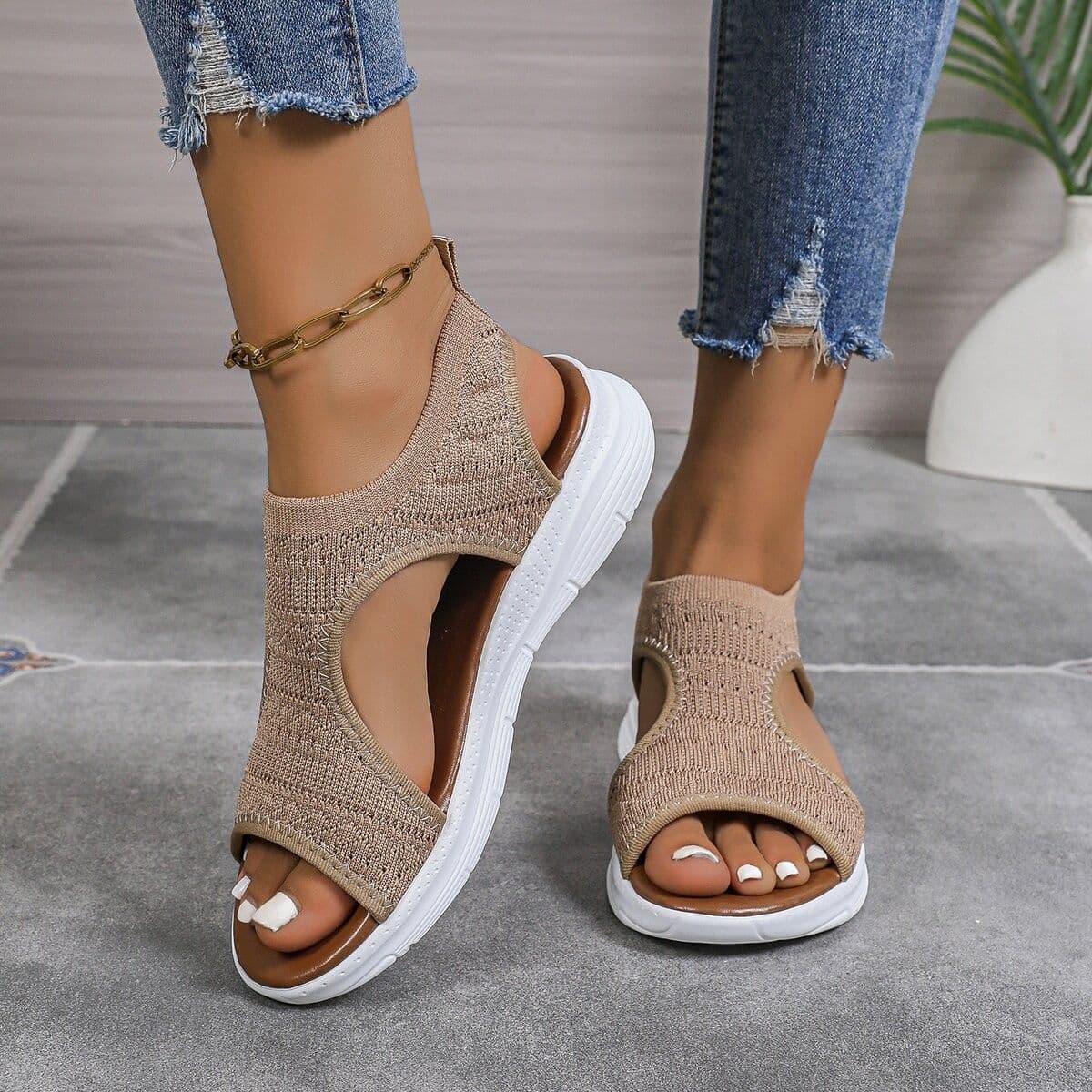 Cross-border Trade Shoes 2024 Summer New Fashion European and American Plus Size Flat Amazon Flyknit Women's Sandals Wholesale
