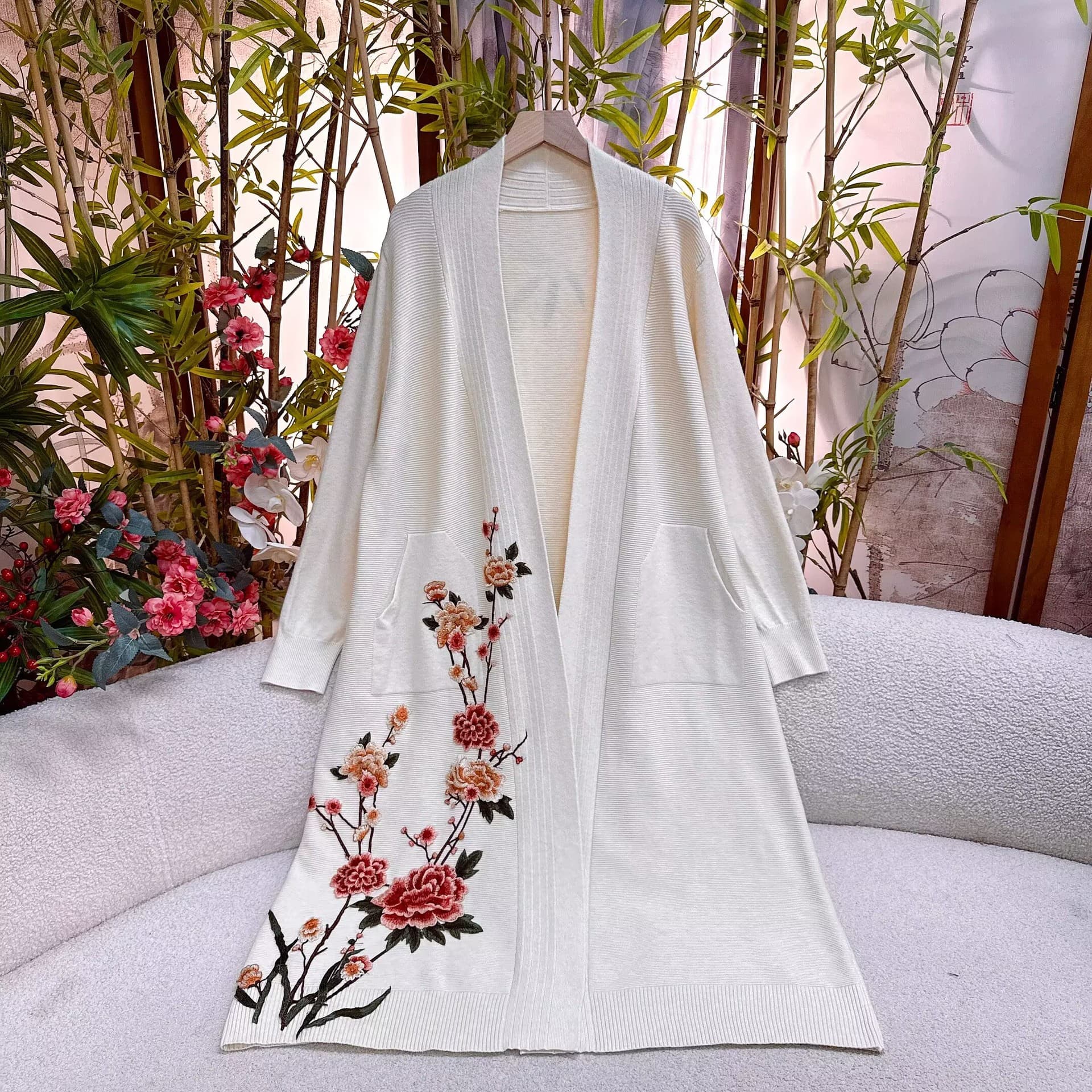 Middle-aged and Elderly Mothers Autumn/Winter Knitted Shawl Outerwear, Women's Stylish and Noble Mid-length Wool Coat, New Style for Women.