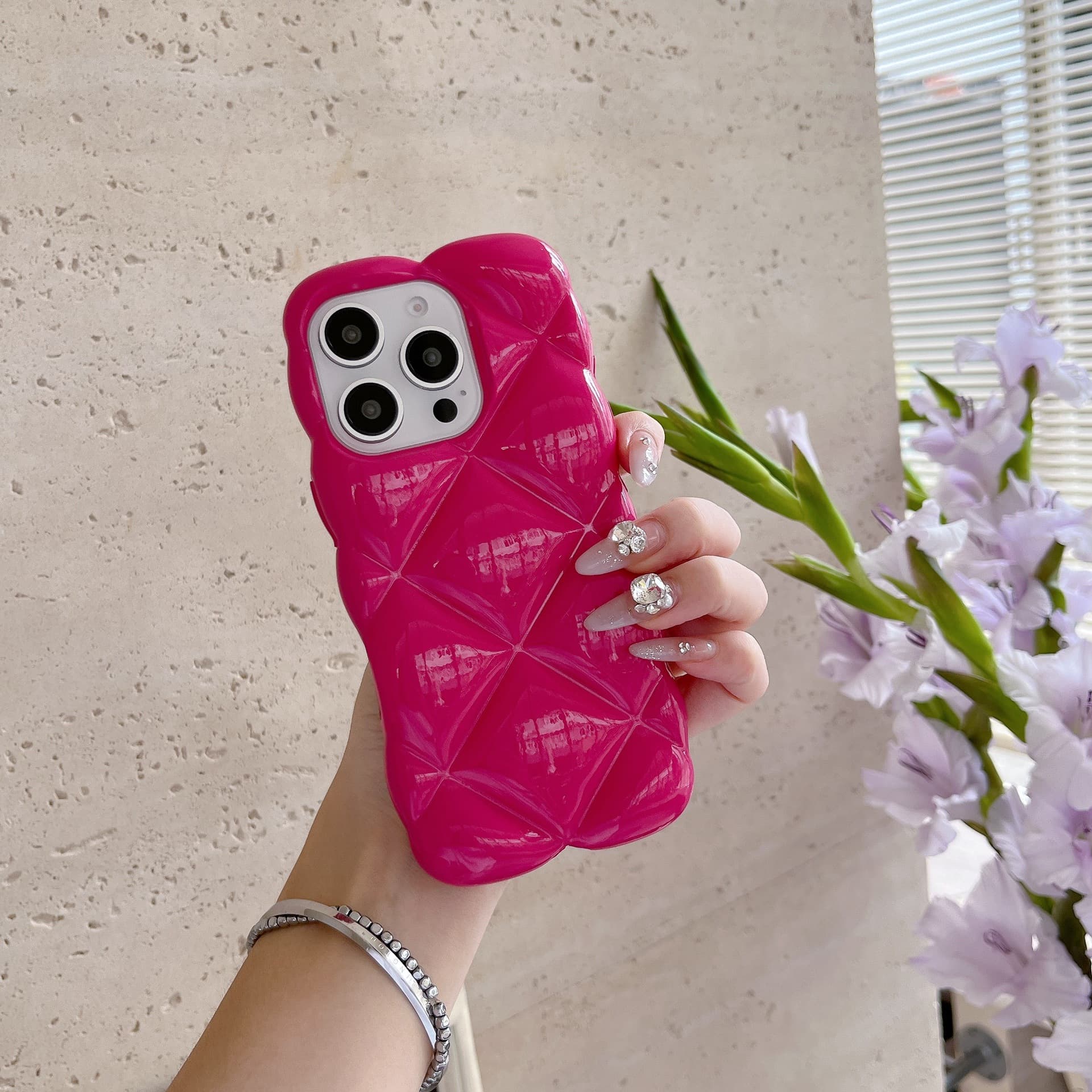 Three-dimensional rhombus rose red suitable for iPhone17pro max Apple 16 mobile phone case 15/14 simple and high-end