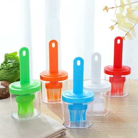Oil brush with integrated bottle, pancake oil brush, kitchen household heat-resistant barbecue brush, sauce brush