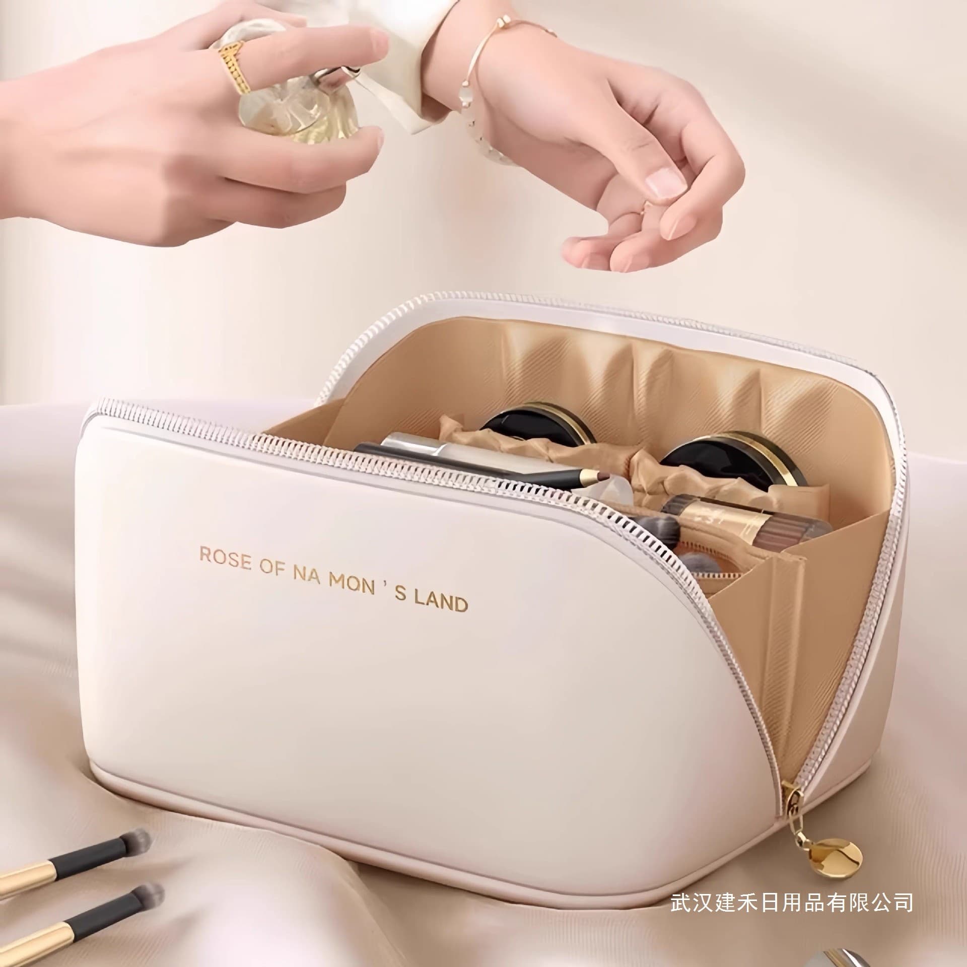 Portable Makeup Bag for Women 2026 New High-End Cosmetic Storage Bag Wash Toiletries Large Capacity Travel Light Luxury Premium