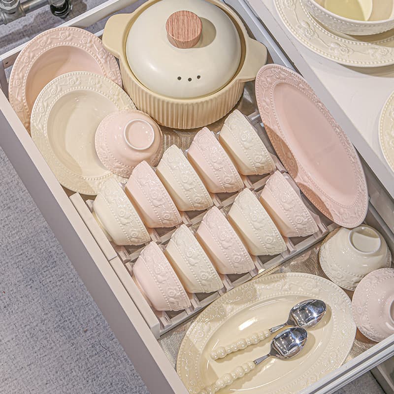 Small Fresh Relief Dinnerware Set for Household High Color Value French Style Ceramic Tableware 2025 High-End Sense