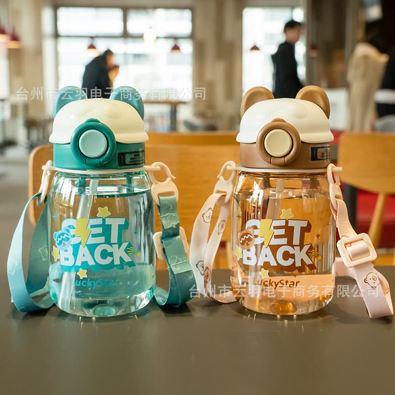 Cartoon children's plastic water cup, straw cup, transparent bear student portable strap, cute doll kettle, straw cup