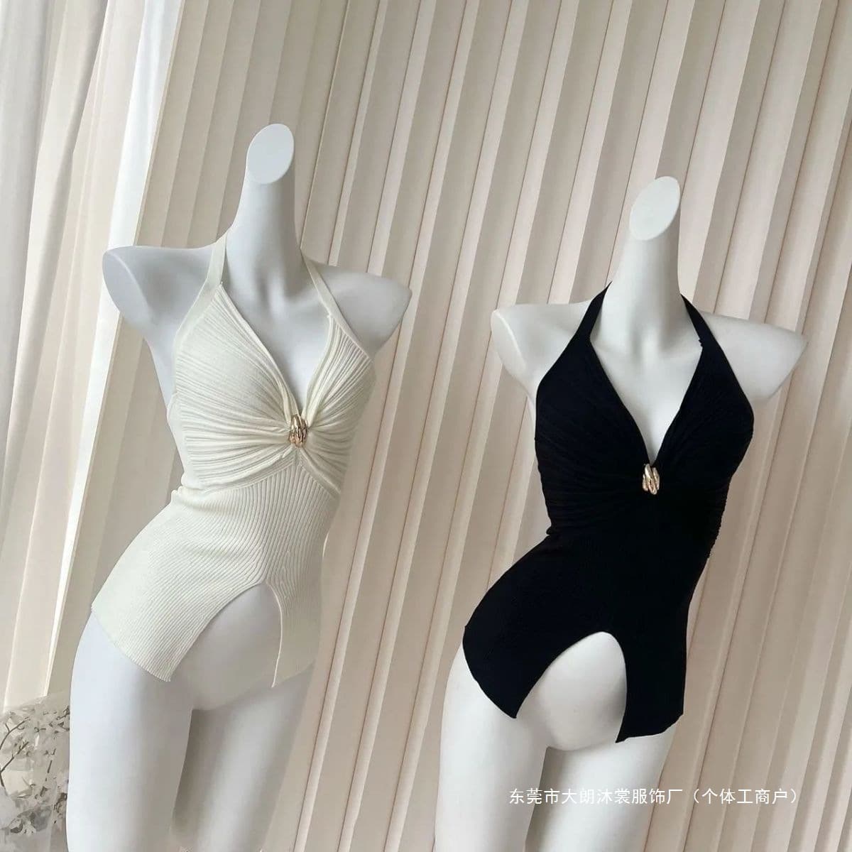 2025 summer design pure desire V-neck metal buckle slim halter neck knitted vest