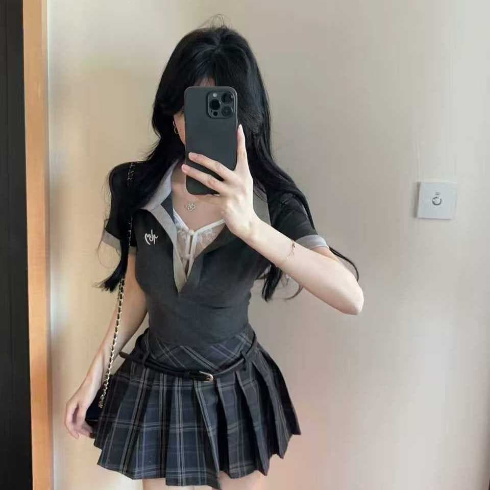 Gorgeous Summer Outfit for Petite American-Style Hot Girls: Lace Patchwork V-Neck T-Shirt Top and Pleated Skirt Two-Piece Set