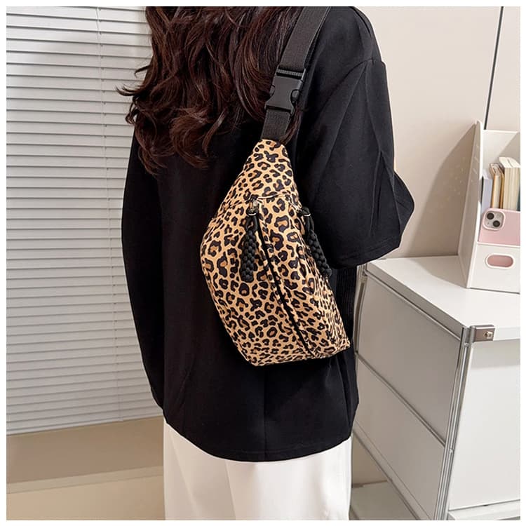 Cross-border Fashion Printed Women's Chest Bag 2026 New Leopard Print Trendy Waist Bag Commuter Large Capacity Crossbody Bag