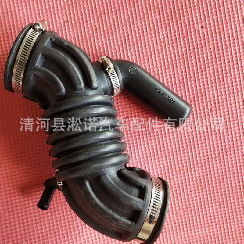 Suitable for Nissan Qashqai 1.6L air filter hose (model 16576-JD00A)