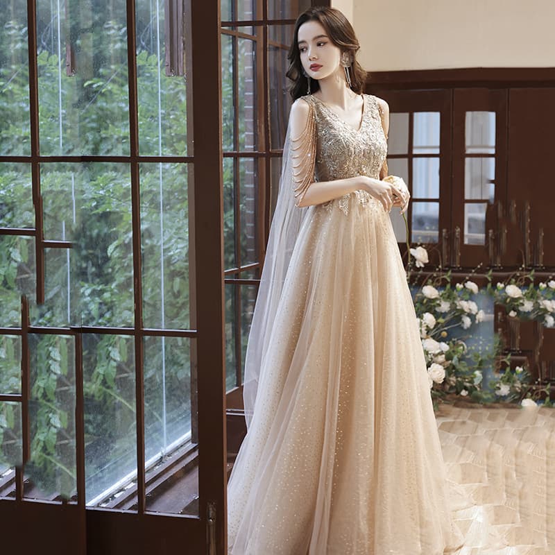 Evening dress women's new 2025 champagne color spring and autumn art test temperament tassel hosting annual meeting banquet dress skirt ready for sale