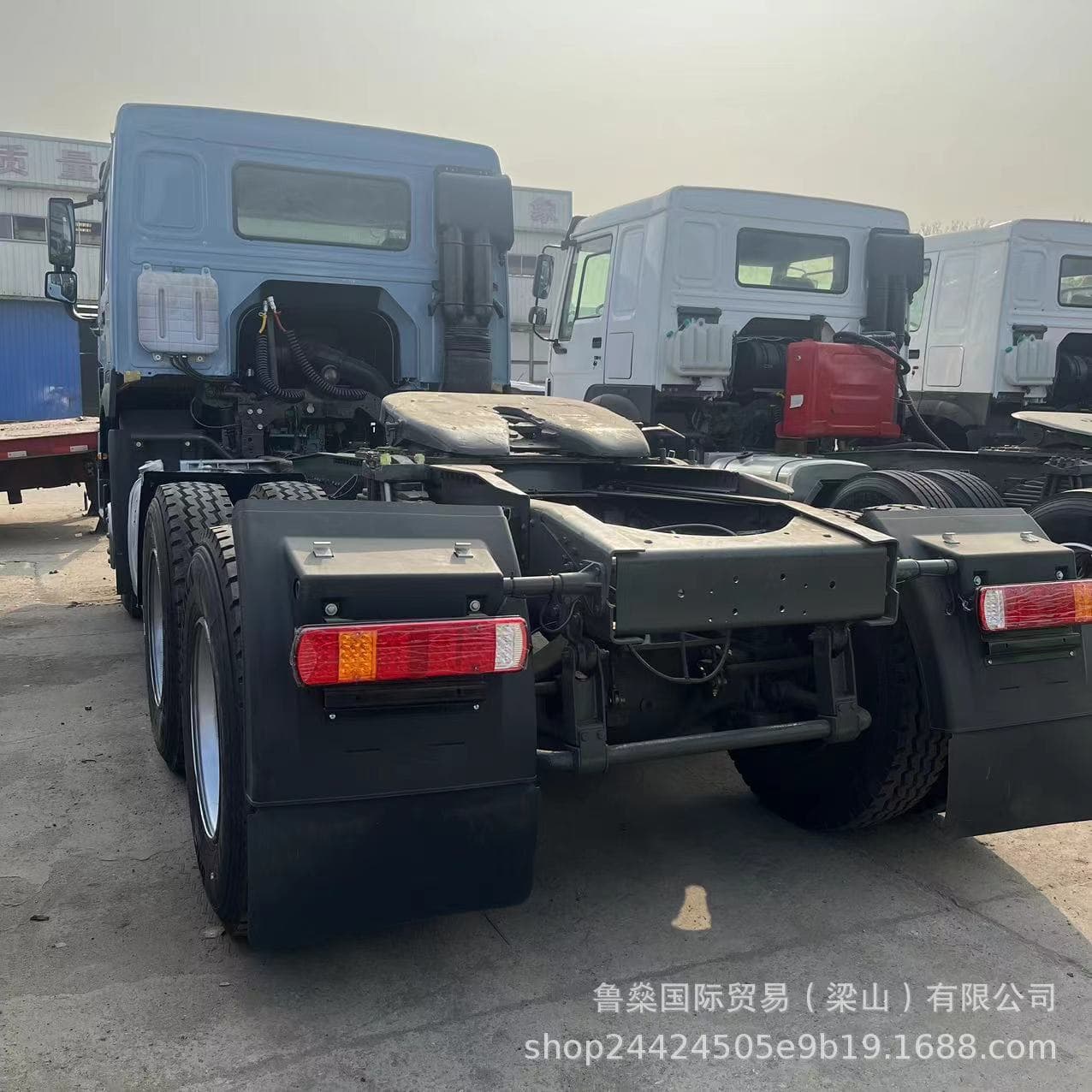 Rear 8-Wheel HOWO Tractor Head for Sale, Tandem Drive Freight Truck Head, 420HP Tractor Trailer Head