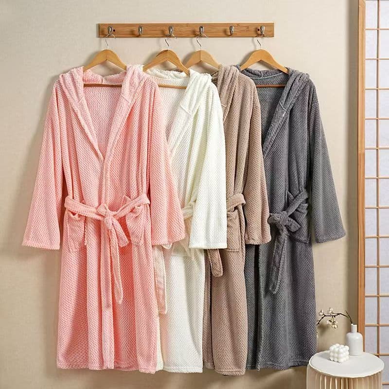 Plush Hooded Bathrobe Skin-Friendly Quick-Dry Wearable Winter Warm Coral Fleece Robe Factory Direct Supply