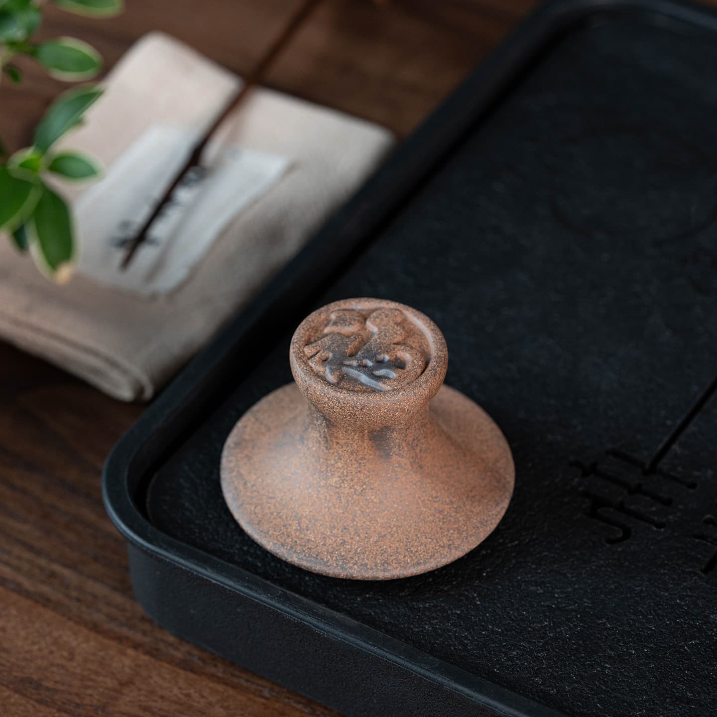 Rough Pottery Lid Rest with "Fu" Character Design - High-Fired, Mineral-Based Tea Table Fun Item