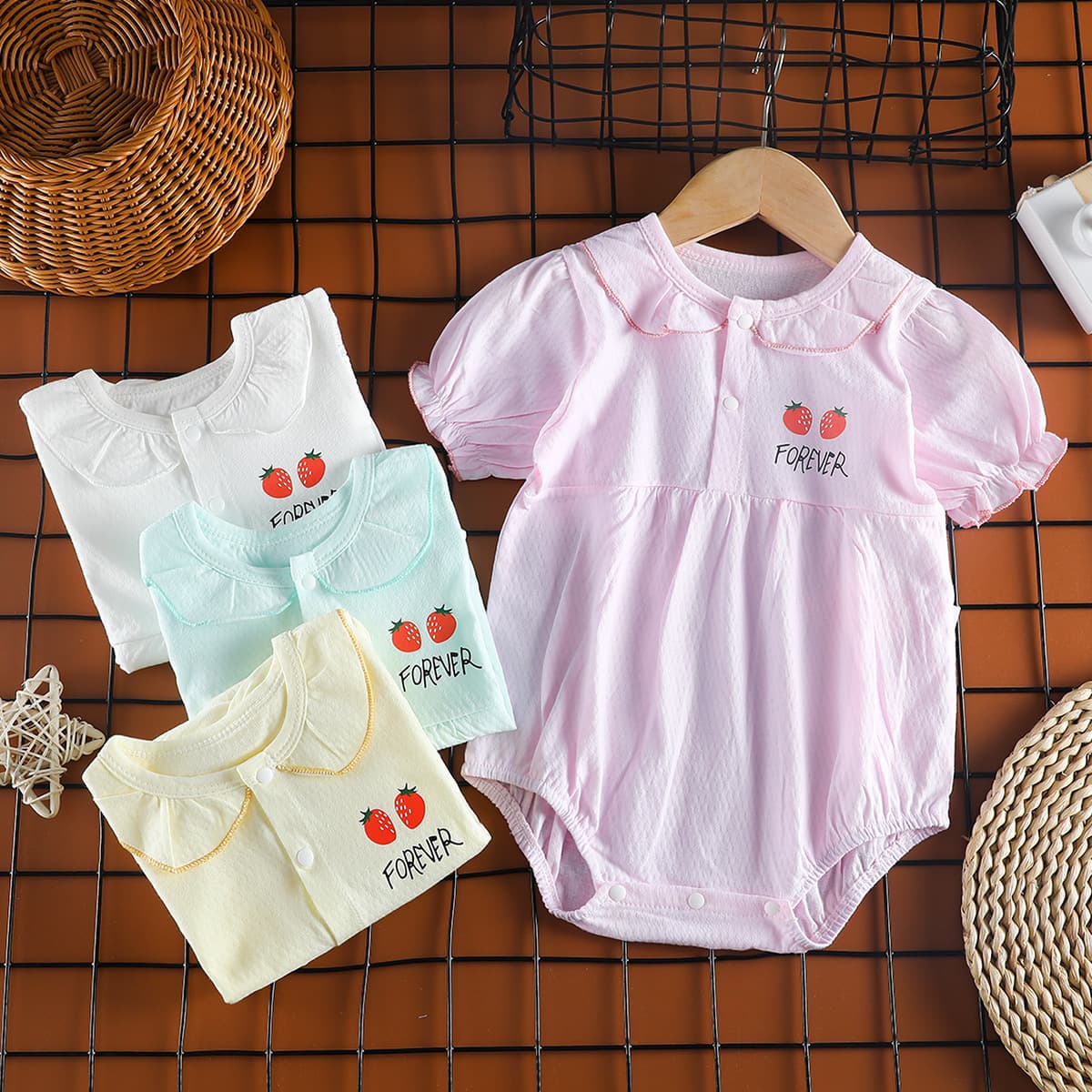 Baby Girl Bodysuit Fashionable Short Sleeve Triangle Crotch Cute Summer Thin Style