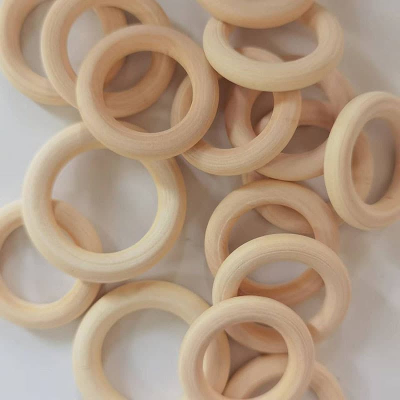 Factory direct sales of raw wood colored wooden rings, beech wood wedding candy boxes, hand-held wooden rings, curtains, and other wooden handicrafts wholesale.