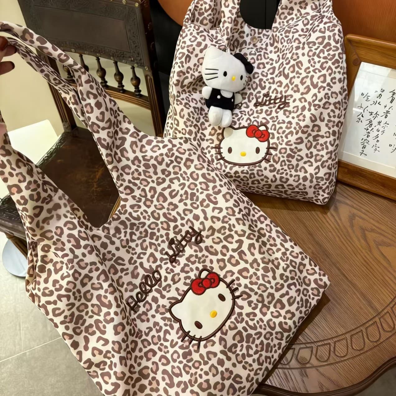 HelloKitty Leopard Print Embroidered Shoulder Bag 2026 New Large Capacity Leopard Print Handbag Underarm Tote Bag