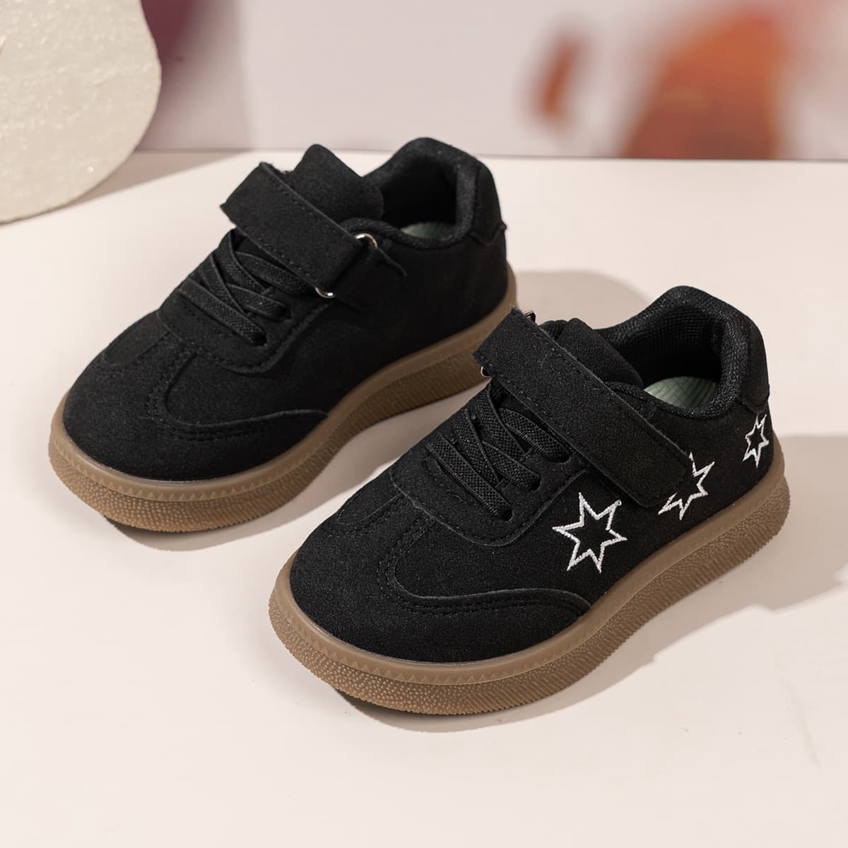 2026 Spring New Children's German Training Shoes Boys Girls Velcro Soft Sole Non-slip Breathable Skateboard Shoes Korean Style Sneakers