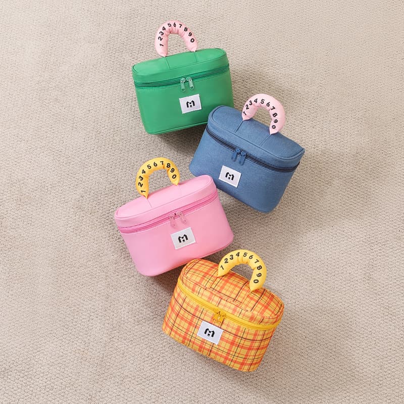 Cute Contrast Color Cosmetic Bag Large Capacity Women Portable Trendy 2024 New Style Makeup Organizer Bag
