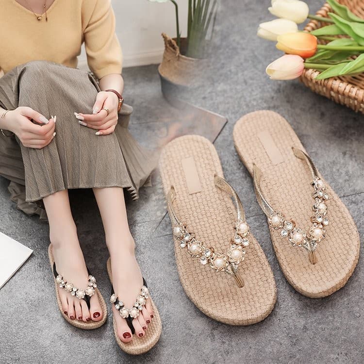 Ins Style Beautiful Rhinestone Pearl Flip Flops 2026 New Summer Sandals for Dresses Beach Vacation Women