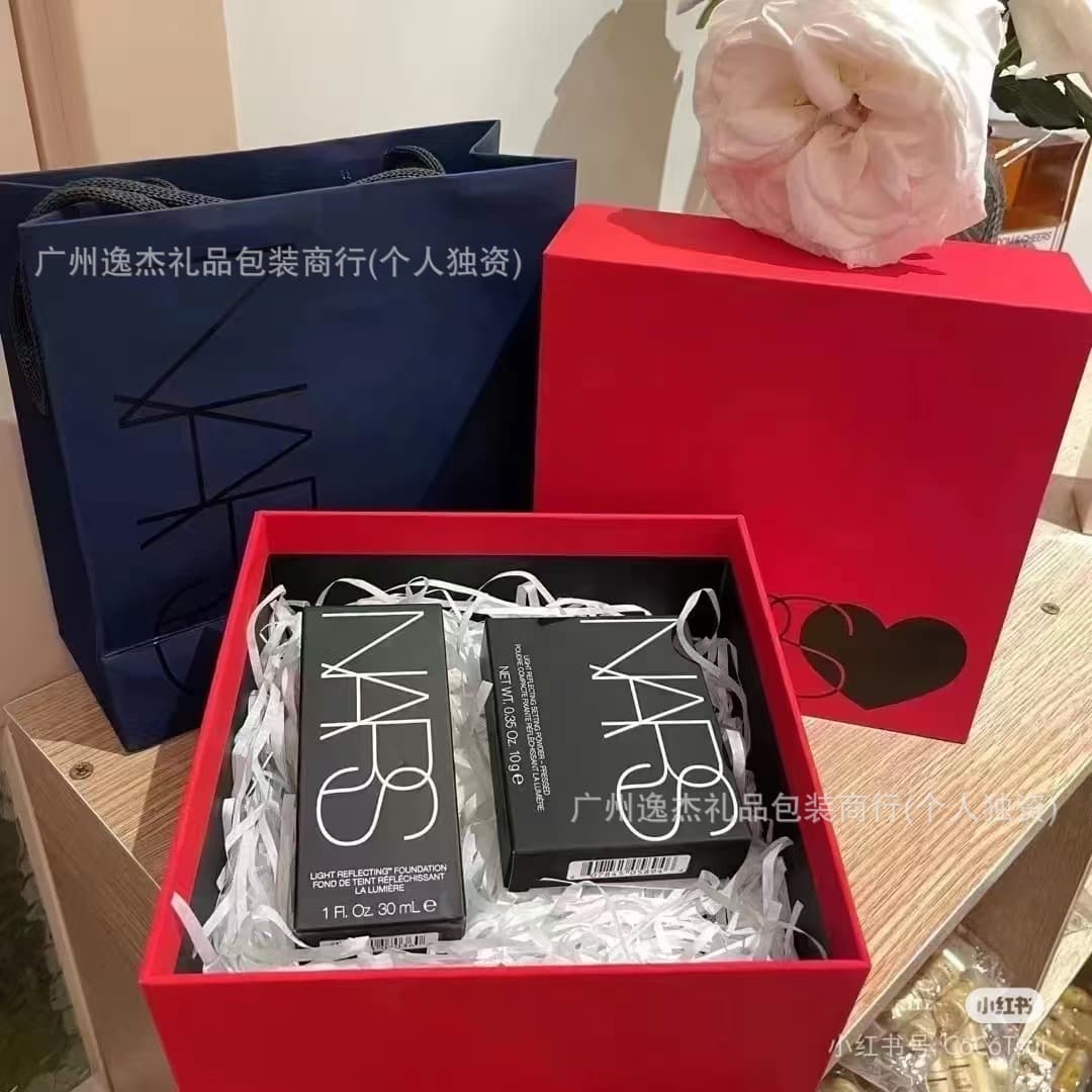 Nas New Red Makeup Powder Compact 4-Piece Set with White Powder Concealer, Gift Box Packaging with Black Gift Bag