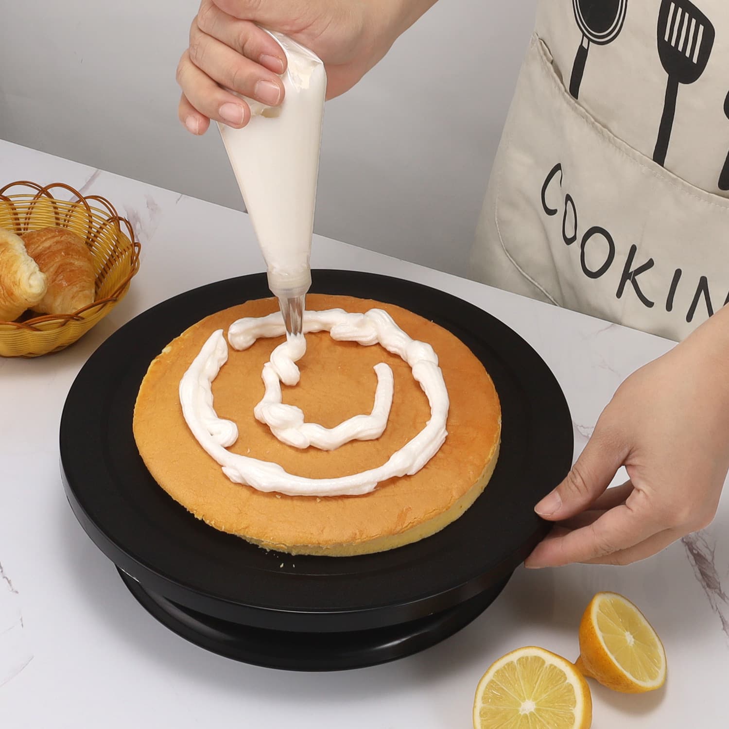 Manufacturer's spot black cake turntable cake decoration decorating turntable plastic turntable decorating cream workbench