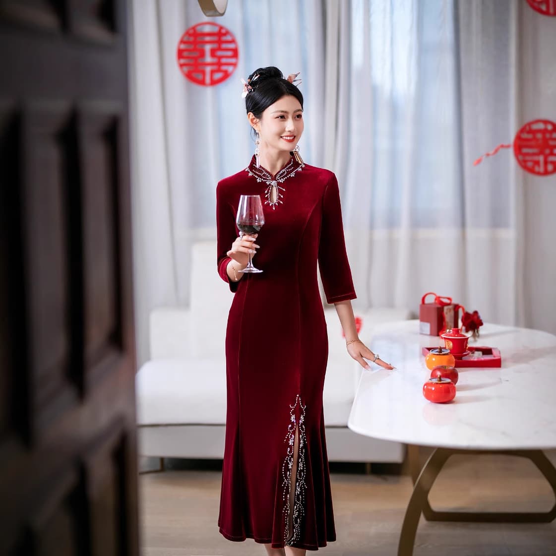 Wedding dress for mothers-in-law, suitable for everyday wear; elegant cheongsam for mothers-in-law, perfect for weddings and banquets; youthful style.