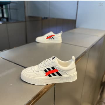 Men's three-stripe white sneakers, 2024 Spring/Summer new style, low-top soft-soled casual shoes, trendy men's shoes, thick-soled XS.