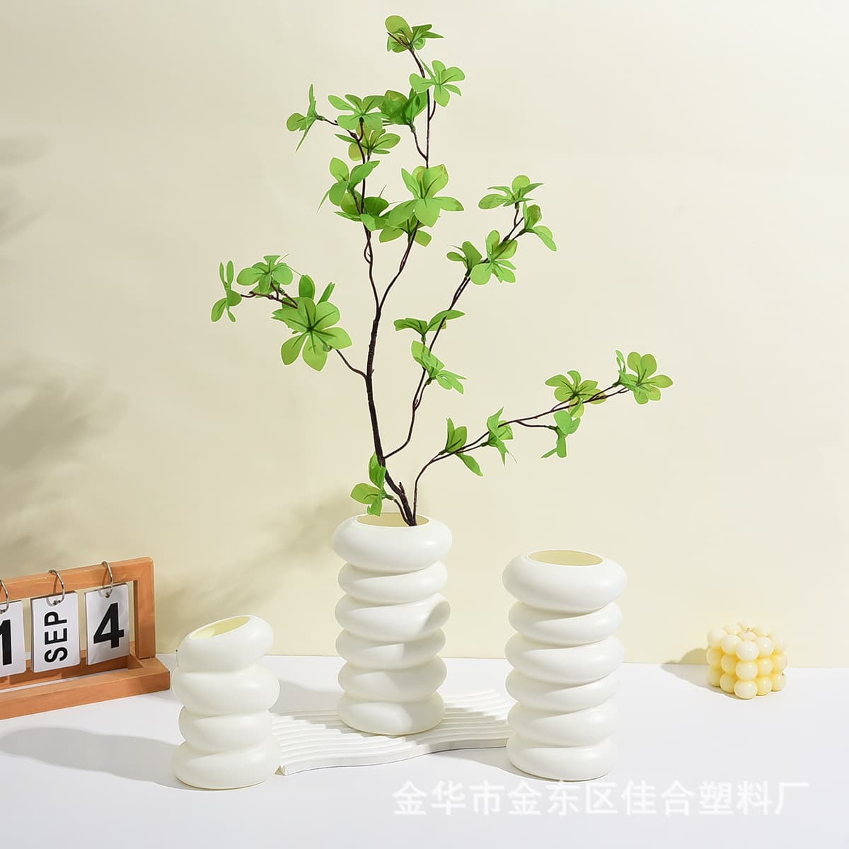 Creative New Spiral Plastic Vase Nordic Simple Ins Style Flower Arrangement Decoration for Dry and Fresh Flowers Home Decor
