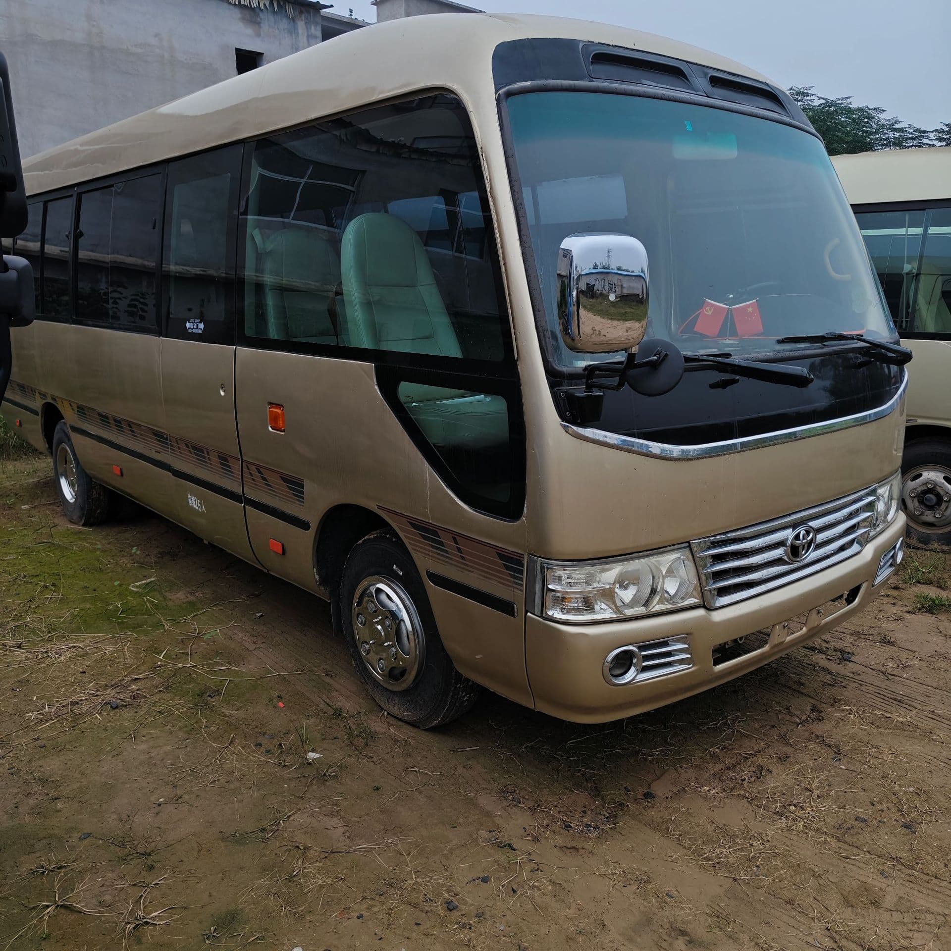 Cross-border 6-meter small Coaster business bus 17-seater 19-seater minibus commuter bus small used bus