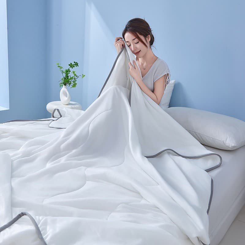 [CCTV broadcast] A certain planet dual-sensing cool silk solid color dual-sensing summer quilt summer cooling quilt air-conditioned quilt