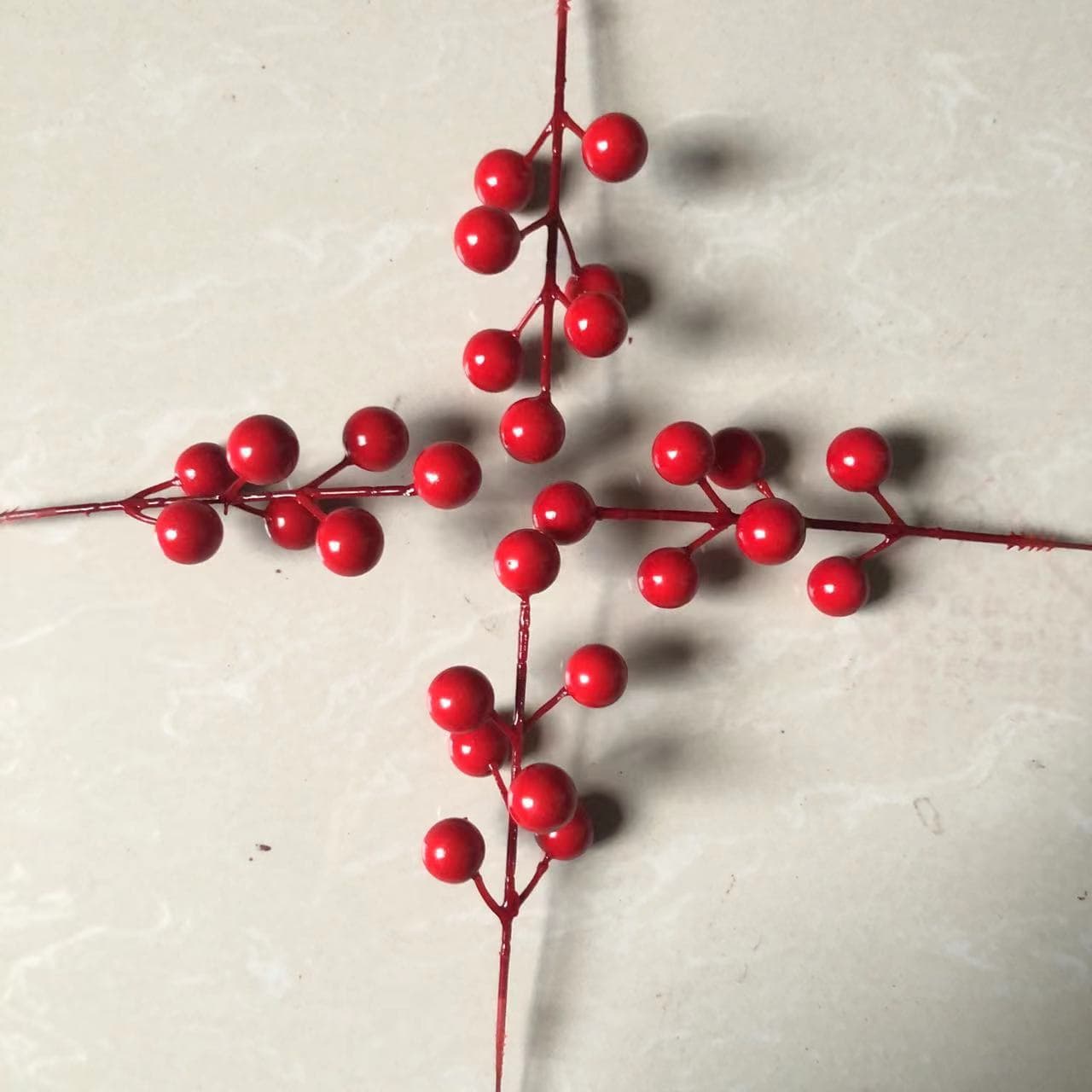 Manufacturer Custom Christmas Wire Artificial Red Berries 7-prong Holly Berries Home Decoration Wealth Fruit Red Berry Ornaments Wholesale