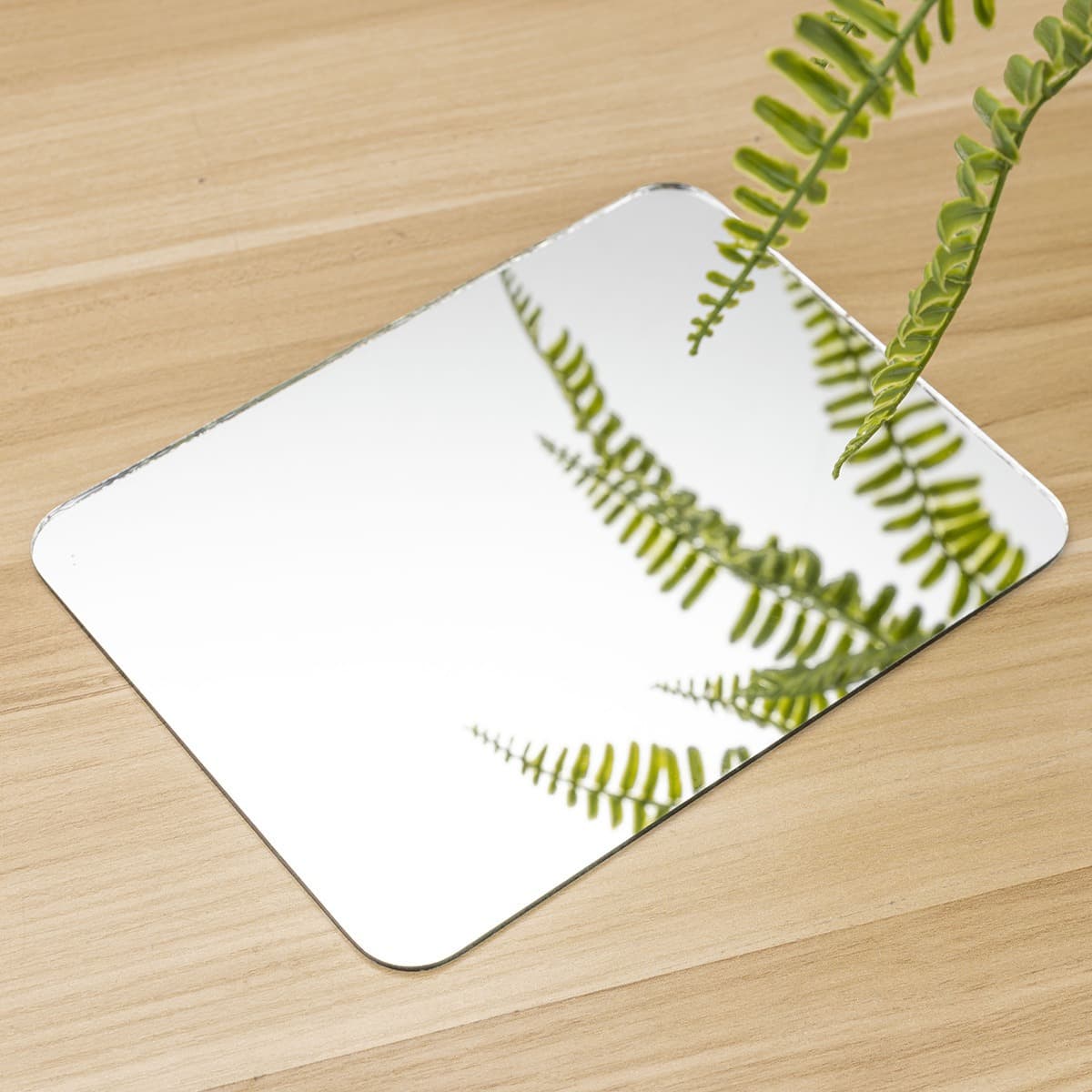 Manufacturer processes and customizes mirrors, glass lenses, cosmetic mirrors, love mirrors, high-end mirrors, and various mirror processing and customization