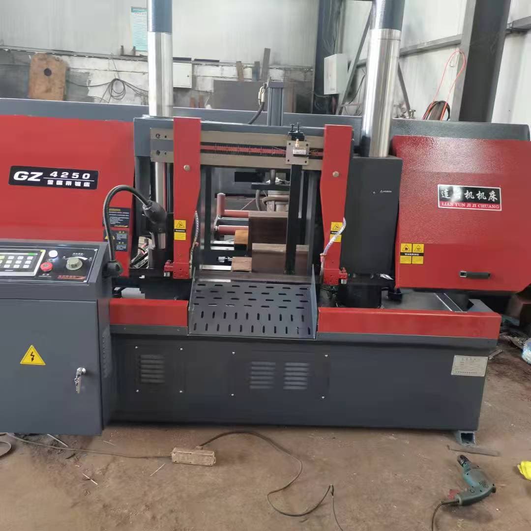 Manufacturer supplies GZ4250 CNC sawing machine, small mechanical metal cutting saw, GZ4250 CNC sawing machine.