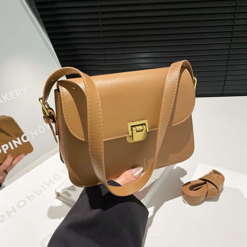 High-end small handbag for women, 2025 new style, fashionable and versatile small square bag, niche design, simple shoulder/crossbody bag.