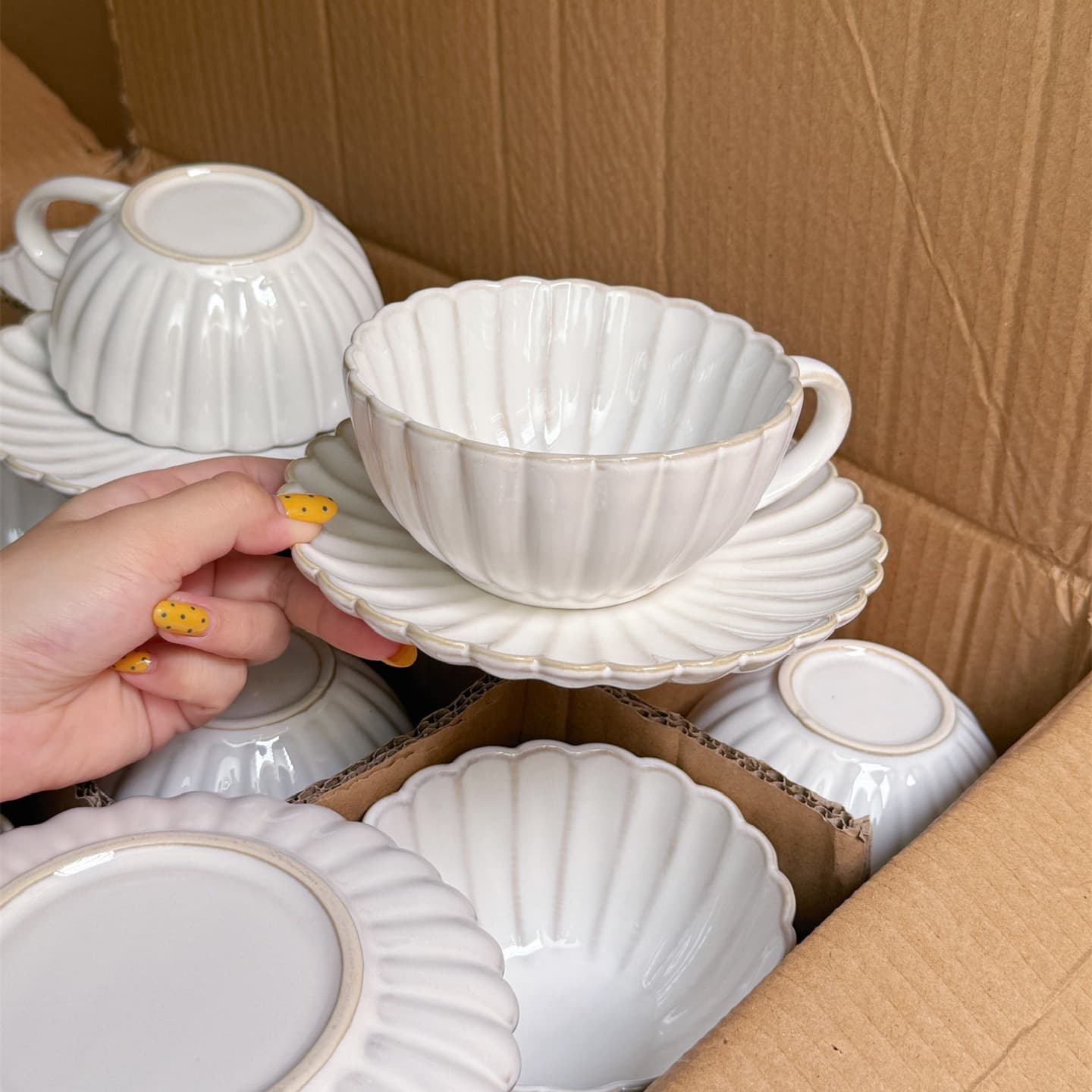 Vintage Chrysanthemum Coffee Cup and Saucer Set, High-Ceramic Latte Art Mug, Cappuccino Cup, Afternoon Tea Cup