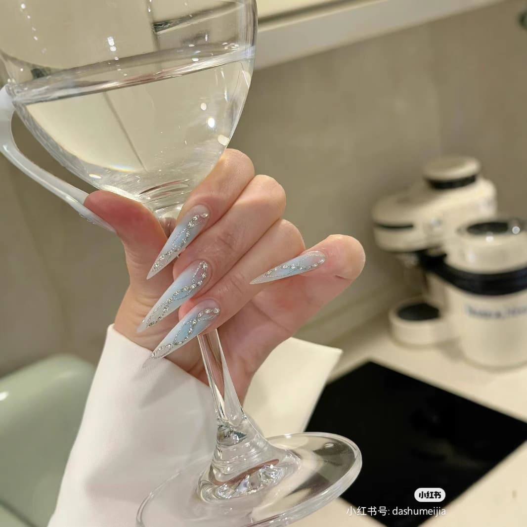 Handcrafted Wearable Nails Premium Finished Blue Gradient Whitening Nail Art Stickers Removable Elegant