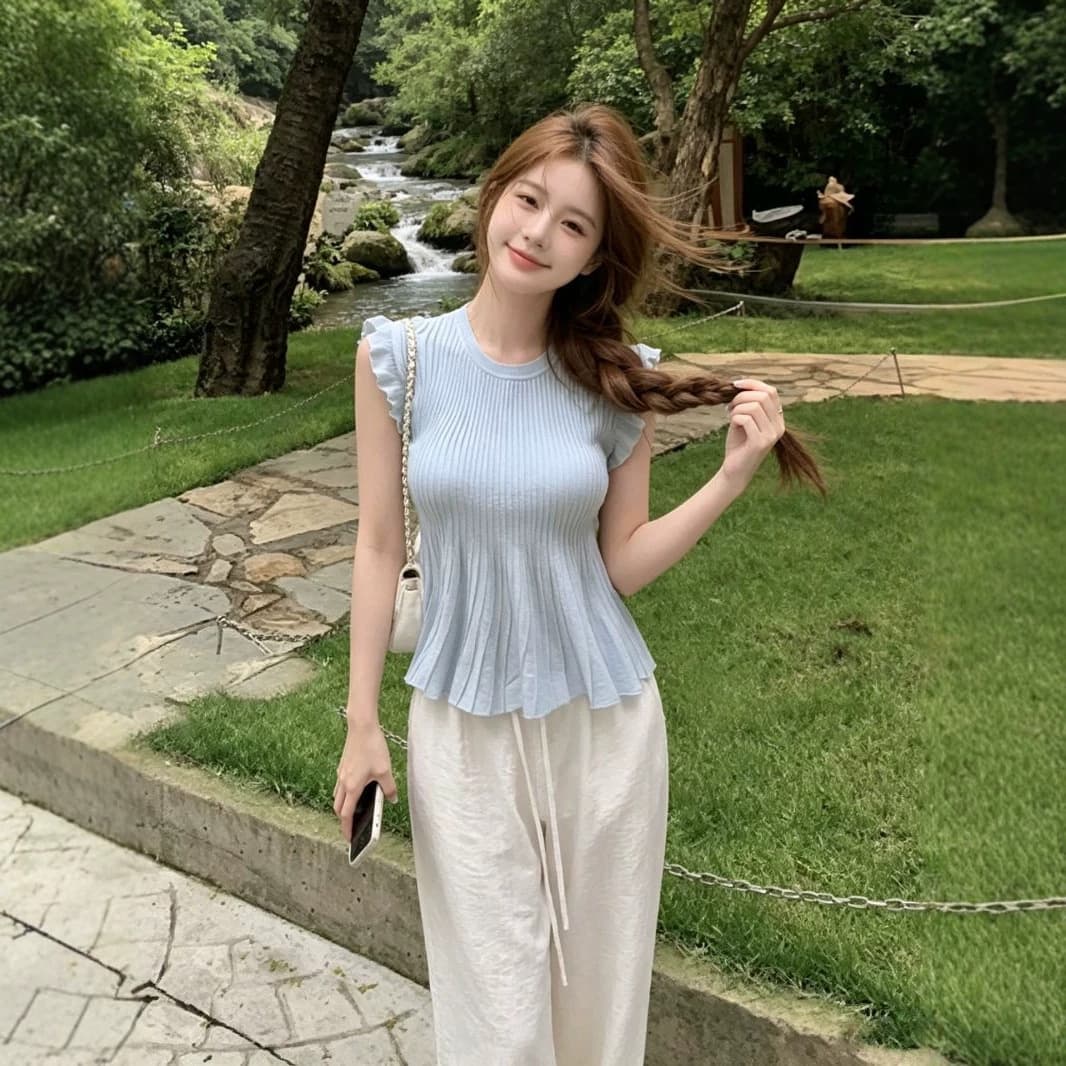 Women's Summer White Round Neck Ruffle Camisole Top, Slim Fit, Body-Hugging, Sleeveless Knit Vest