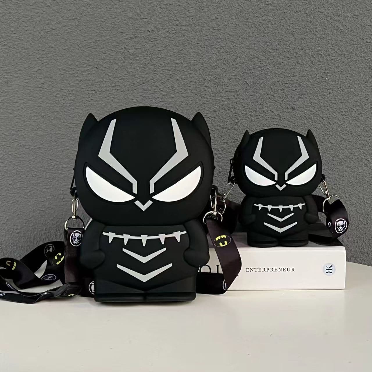 Cross-border Temu Marvel Avengers silicone bag mobile phone coin purse shoulder crossbody bag manufacturer popular portable