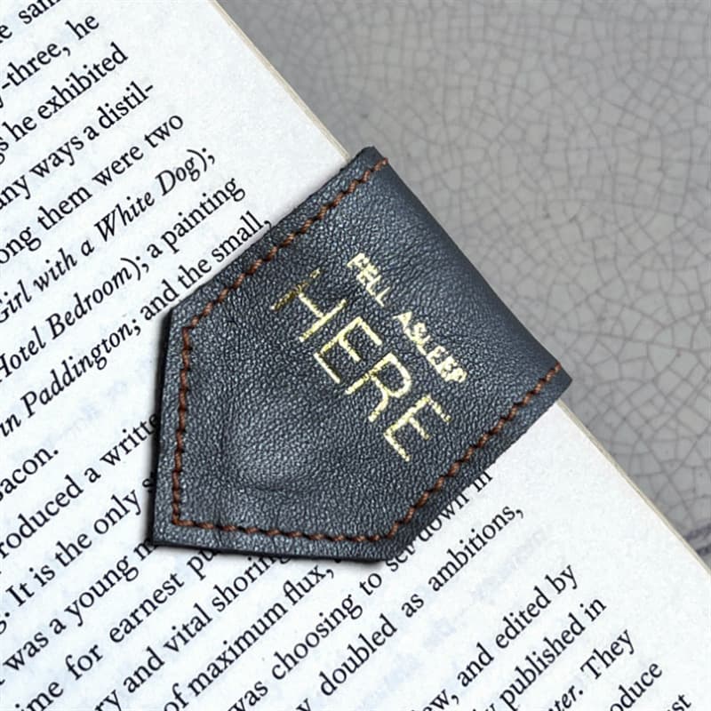 PU leather magnetic bookmark, triangular PU leather reader marker holder bookmark, book corner leather case
