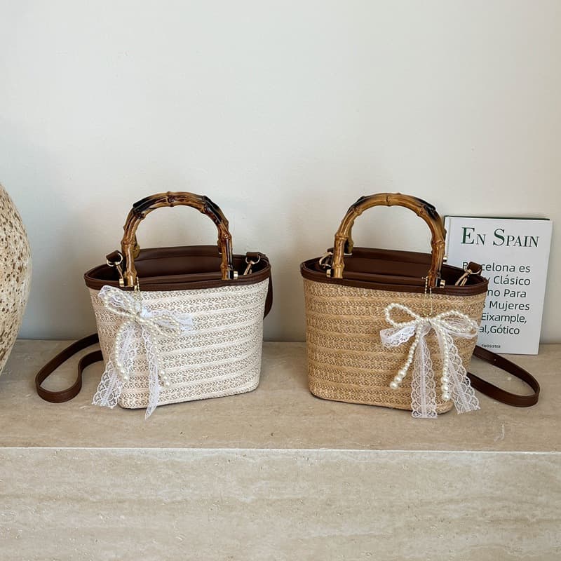 Straw Woven Handheld Bucket Bag for Women 2026 New Summer Versatile Crossbody Beach Vacation Straw Bag