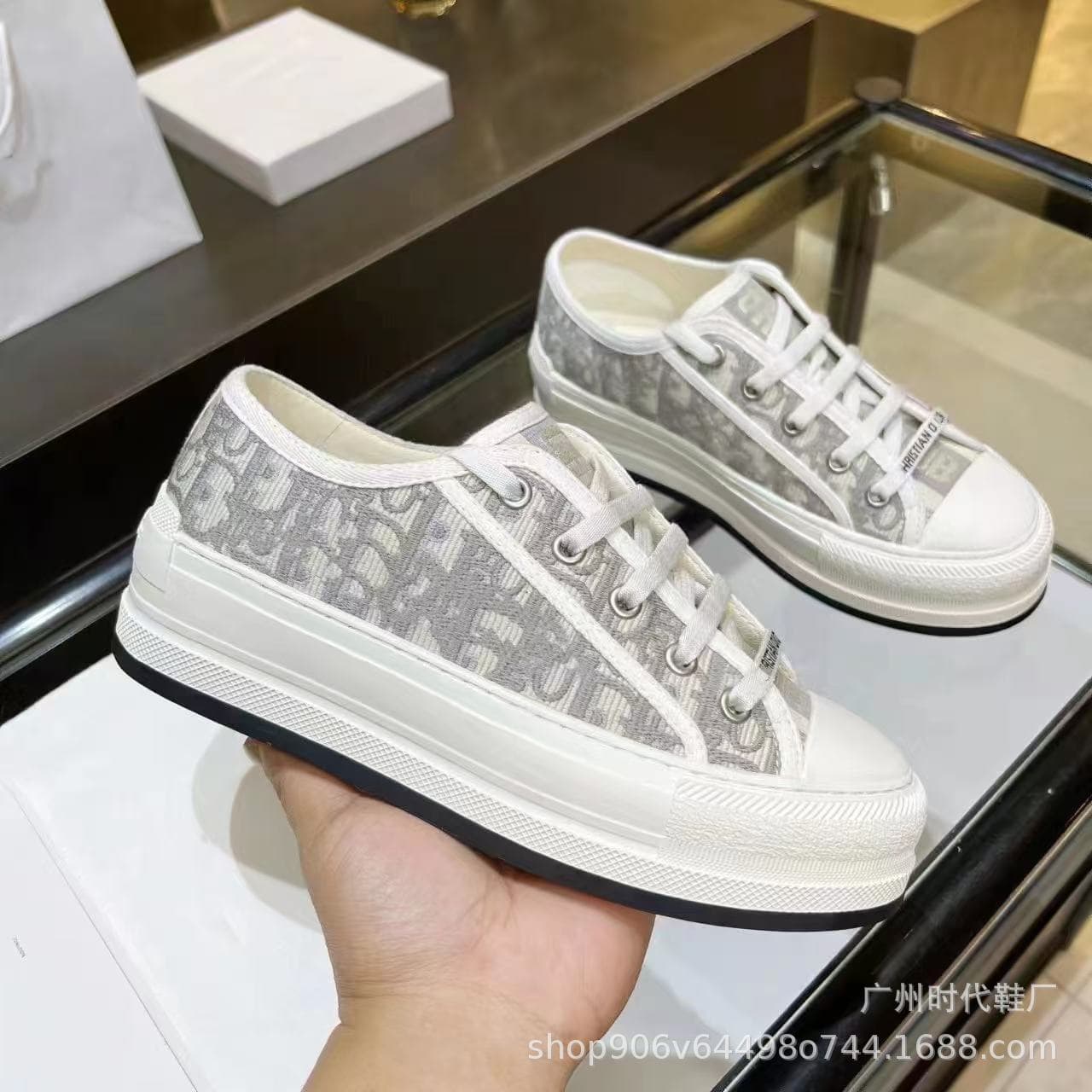 High-End D Brand Retro Embroidered Letter Canvas Shoes, Thick-Soled Lace-Up Casual Shoes, College-Style Sneakers, Fashionable Sports Shoes