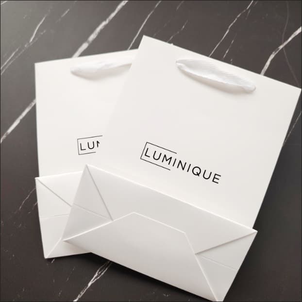 White logo letter white card paper bag holiday gift bag white paper bag premium tote bag custom