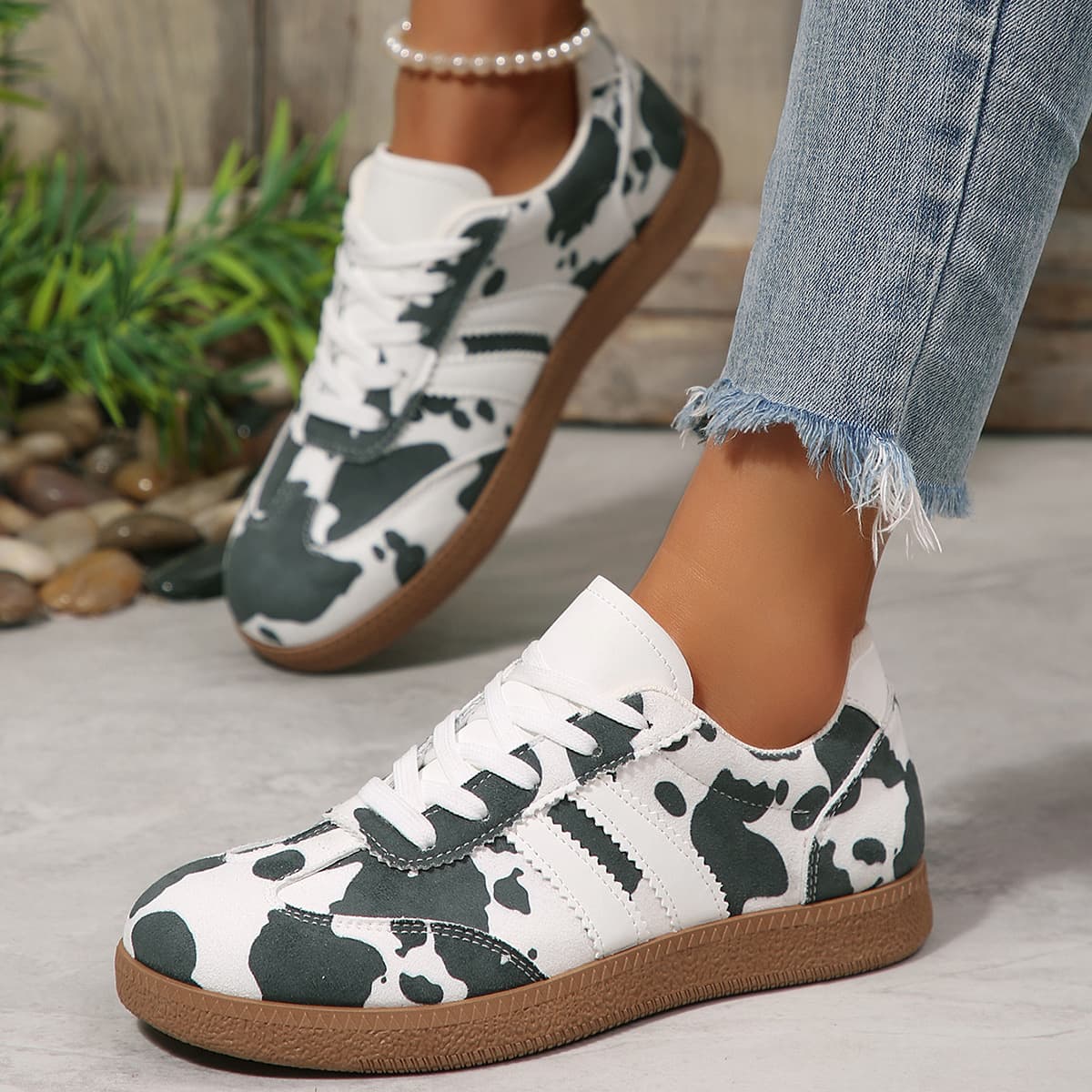 Cross-border large size moral training shoes for women 2026 new large size flat white shoes leopard print retro sports casual sneakers