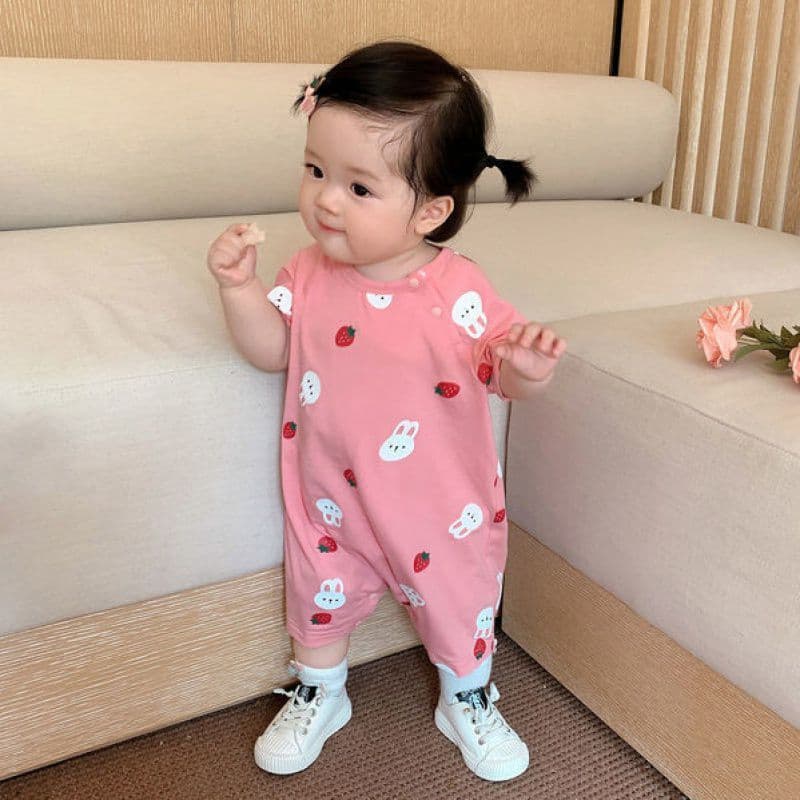 Baby Summer Cotton Bodysuit for Boys and Girls, Newborn Romper, Fashionable Outing Wear with Air Conditioning