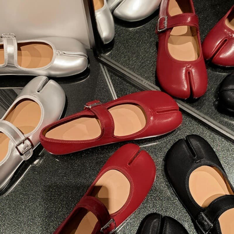 Red Mary Jane shoes niche toe shoes buckle sheepskin Trotters shoes fashion French flat ballet shoes for women