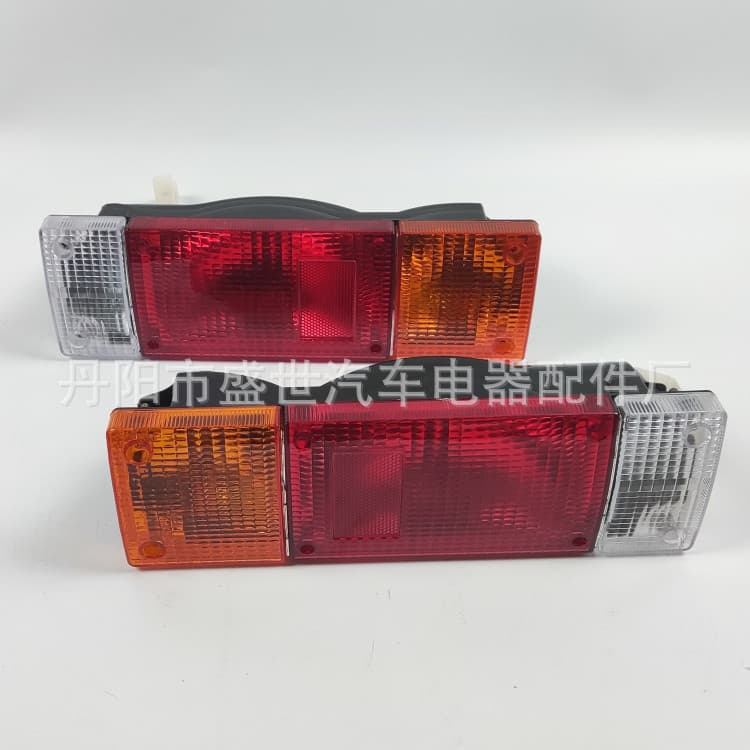 Truck Tail Light Non-Standard Fit for Nissan Heavy Truck Rear Tail Light Truck Cargo Vehicle Bubble Type Rear Tail Light Manufacturer