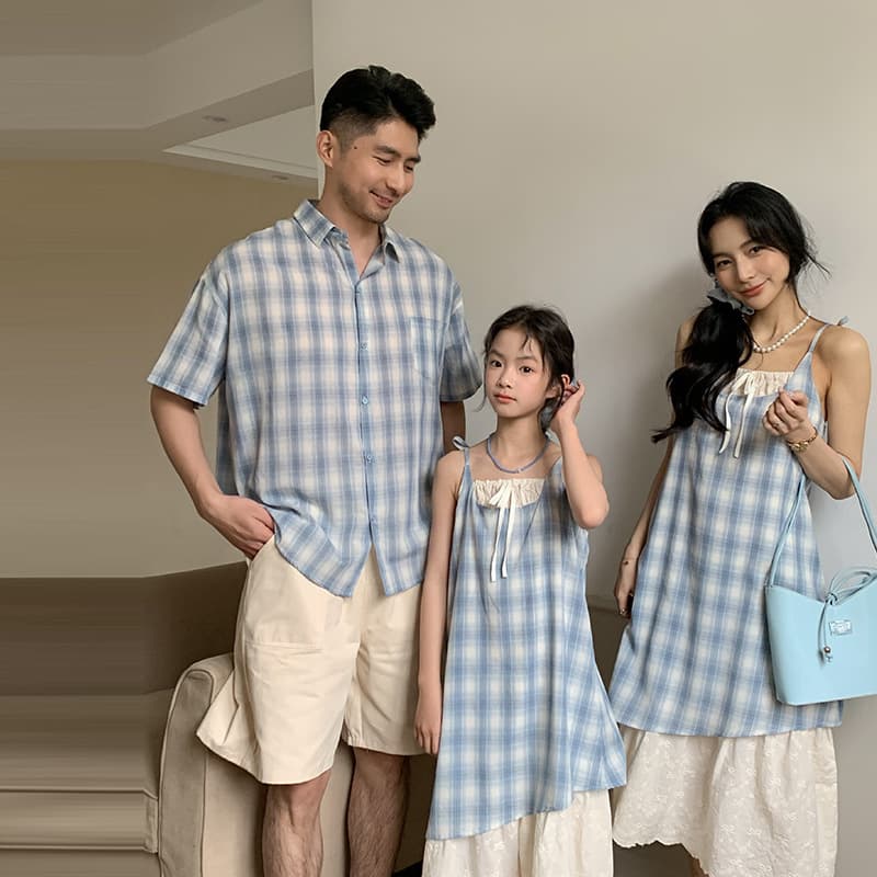 New Summer Family Matching Outfits for Three: Plaid Short-Sleeve Shirt Dress, Korean Fresh Style for Outings, Mother-Daughter Dress Trend
