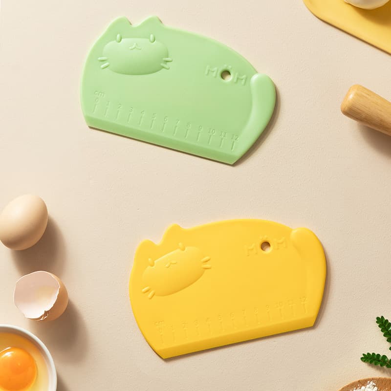 Noodle Cutter Scraper, Baking Scraper, Plastic Silicone Sausage Powder Cake Pancake Food Grade Scraper