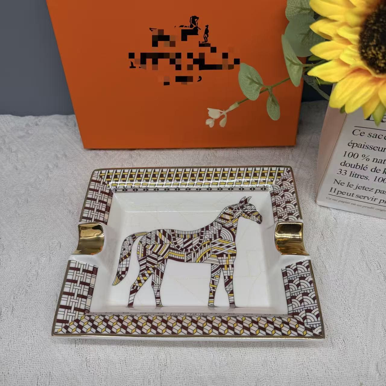Creative European Ceramic Ashtray, Desktop Coffee Table Living Room Bedroom Stylish Ashtray, Fashion Trend Ashtray